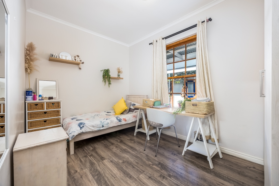 5 Bedroom Property for Sale in Graanendal Western Cape